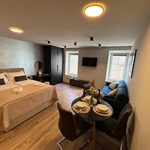 studio-apartman-versi-old-town.hotelinzadar.com/